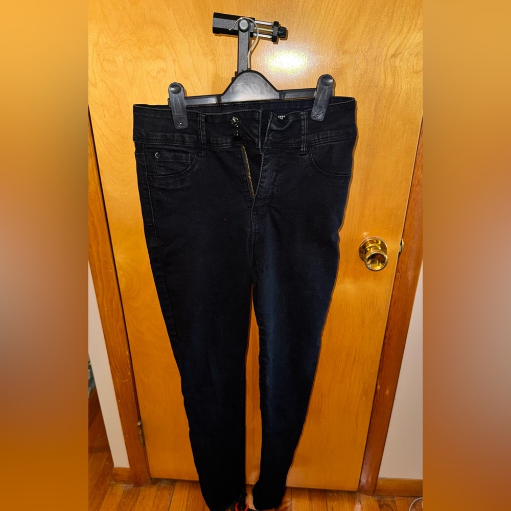 Women's Black Skinny Jeans with Stretch Fit